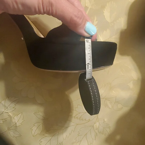 Prada shoes black Prada shoes black heel comes with pra original shoe protector - Picture 14 of 16